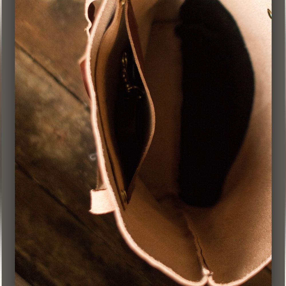 The Sassy Sparrow "Vienna" Leather Tote - Picture 4 of 16